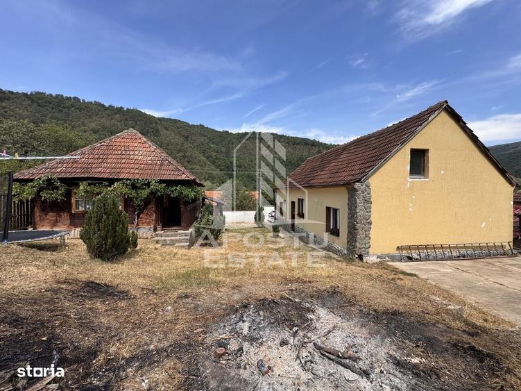 Casă cu 4 camere în Dăbâca