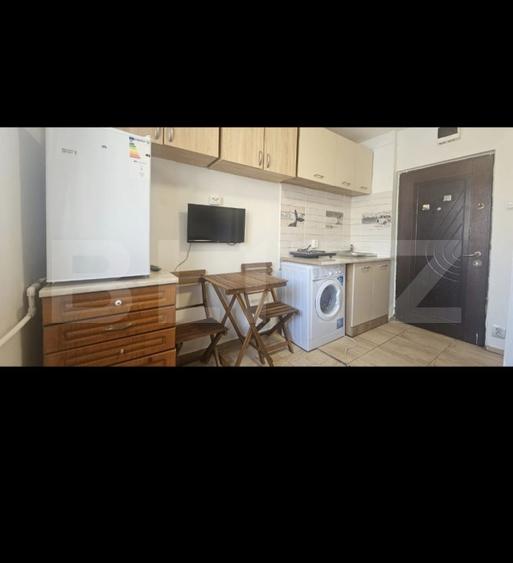 Garsoniera, renovata, cu baie , etaj 1 , Florilor - 4