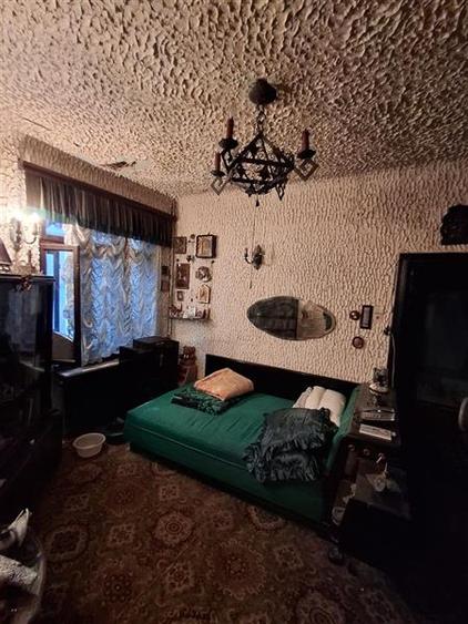 Casă cu 3 camere cu Teren 221 Mp în Central