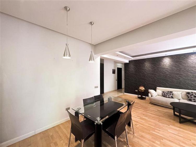 Apartament cu 3 camere semidecomandat, mobilat în Herăstrău