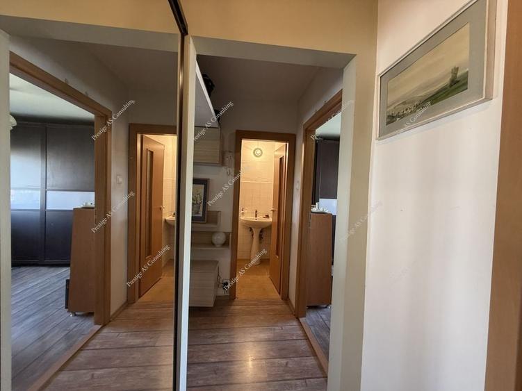 Apartament cu 3 camere decomandat în Girocului