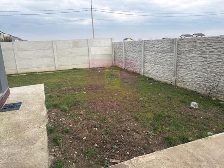 Duplex cu 4 camere cu Canalizare în Nord