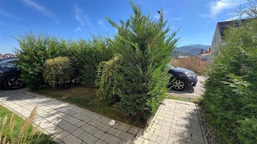 Duplex cu 4 camere cu Canalizare în Cristian