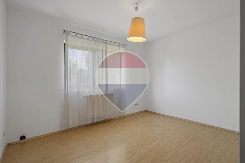 Casă individuală cu 6 camere cu Teren 572 Mp în Central