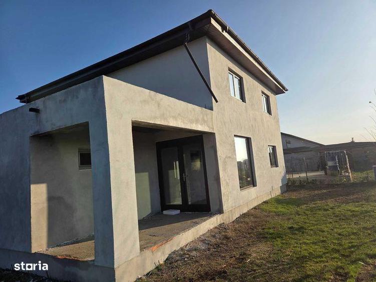 Casă cu 4 camere cu Teren 200 Mp în Cârcea