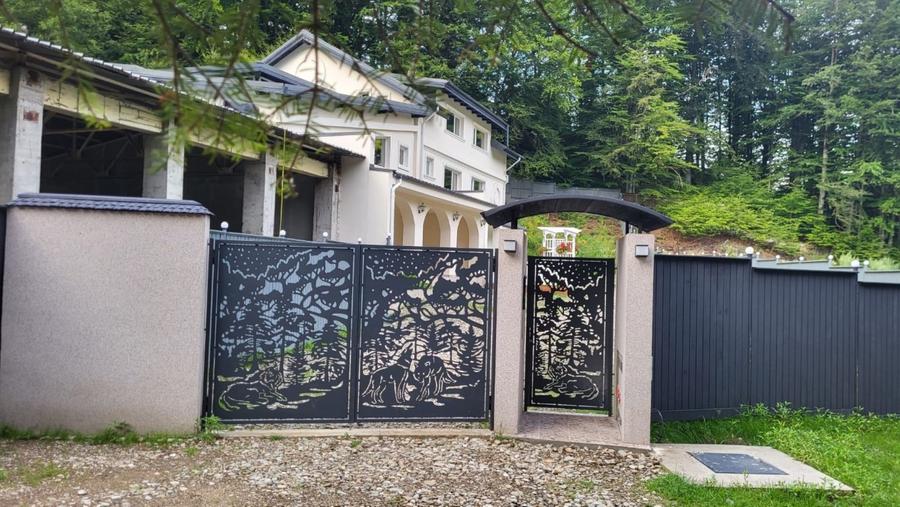 Casă cu 15 camere cu Teren 1300 Mp în Cheia