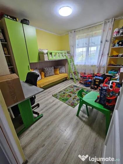 Apartament cu 3 camere decomandat în Tomis II