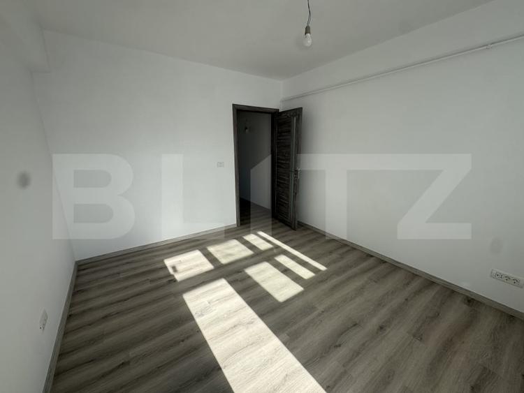 Apartament cu 4 camere semidecomandat în Tătărași