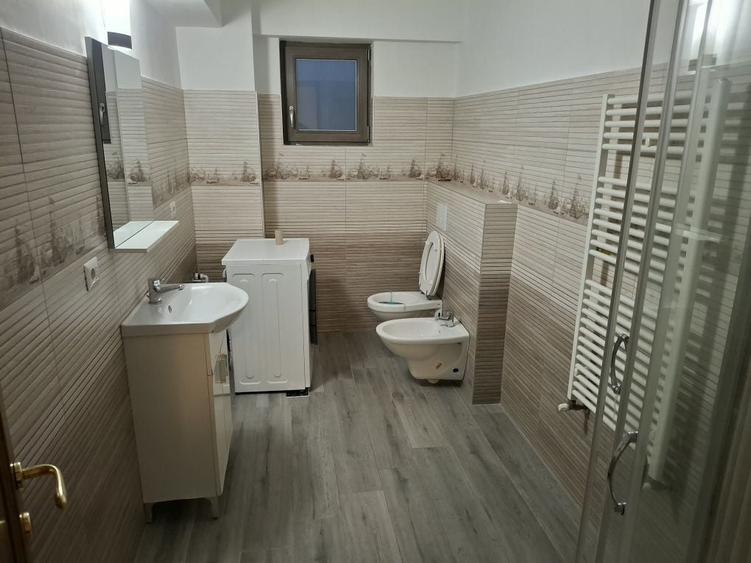 Apartament cu 3 camere decomandat în Vișan