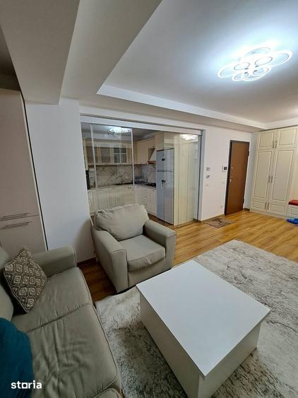 Apartament cu 3 camere semidecomandat în Central
