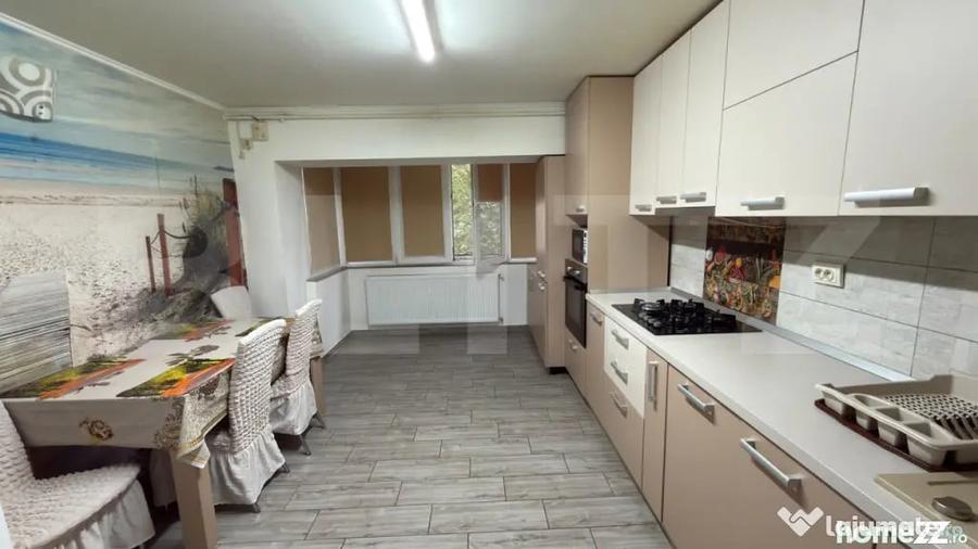 Apartament cu 3 camere decomandat în Central