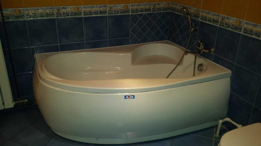 Apartament cu 3 camere semidecomandat în Aleea Tudor Neculai