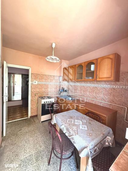 Apartament de vanzare cu 3 camere, 2 bai, 2 balcoane, zona Soarelui - 2