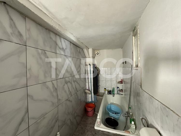 Casă individuală cu 5 camere cu Canalizare în Mândra