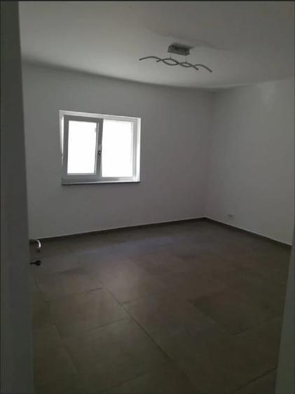 Casă individuală cu 5 camere cu Canalizare în Băneasa