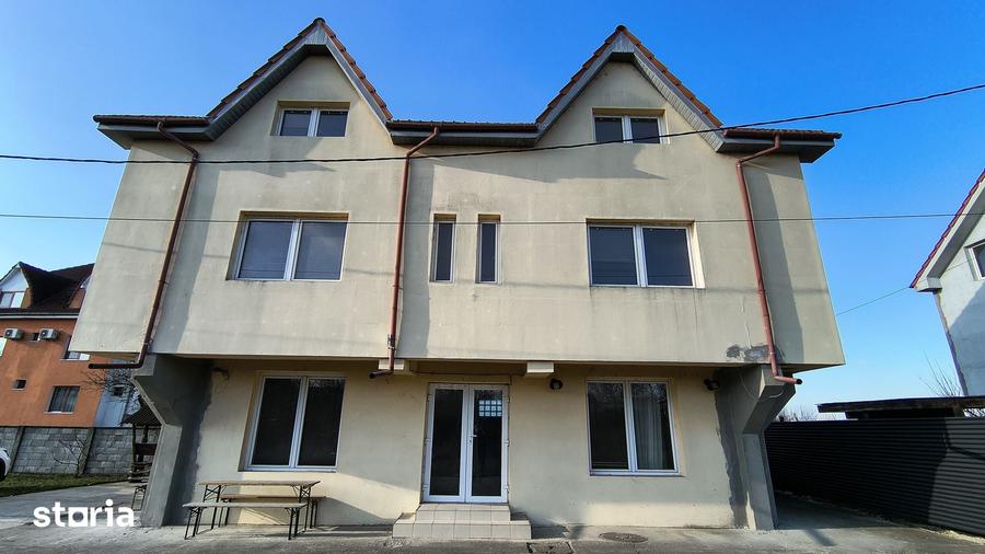 Casă cu 10 camere cu Teren 300 Mp în Sânmartin