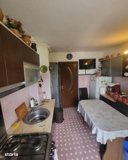 Apartament cu 3 camere decomandat în Republicii