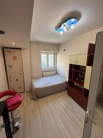 Apartament cu 3 camere decomandat în Gară