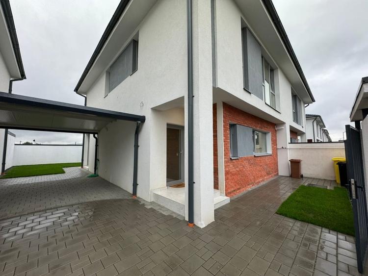 Duplex cu 4 camere cu Canalizare în Șelimbăr