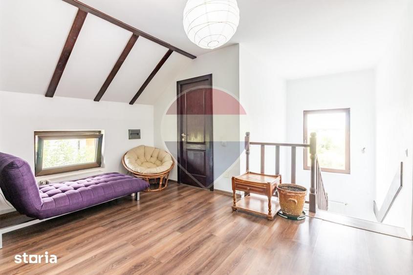 Casă cu 6 camere cu Teren 1600 Mp în Uliești