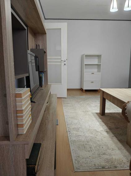 Apartament cu 3 camere decomandat în Micro 6