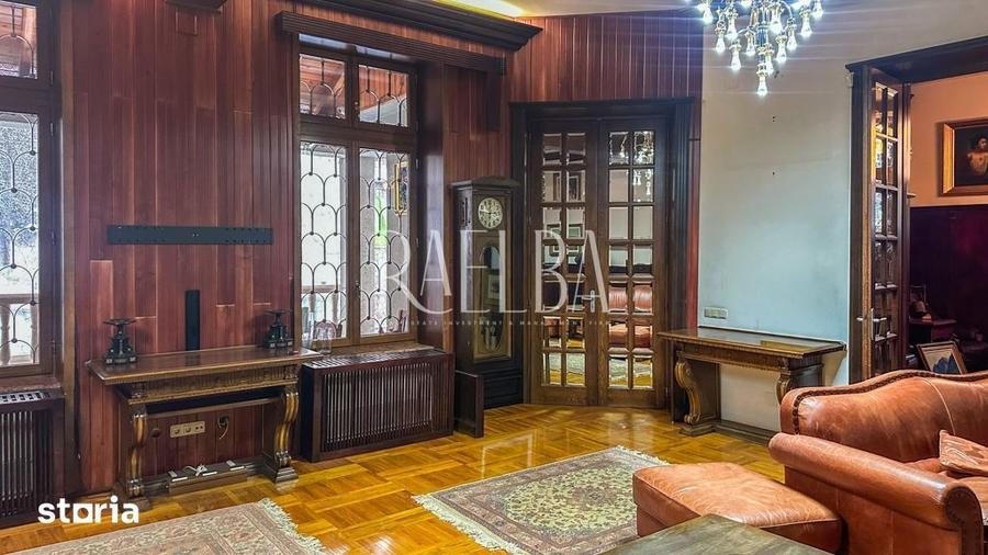 Casă cu 9 camere cu Teren 450 Mp în Rosetti