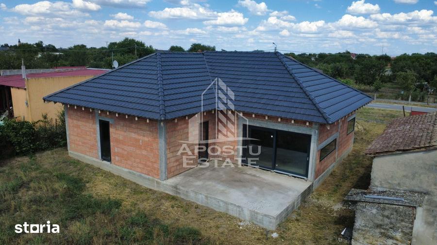Casă cu 4 camere cu Teren 671 Mp în Parța