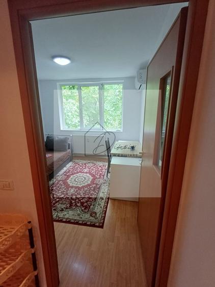 Apartament cu 3 camere decomandat, mobilat în Berceni