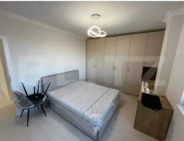 Apartament cu 4 camere semidecomandat în Florești