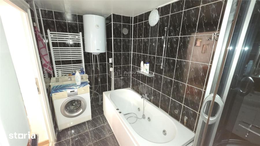 Casă cu 8 camere cu Teren 432 Mp în Central