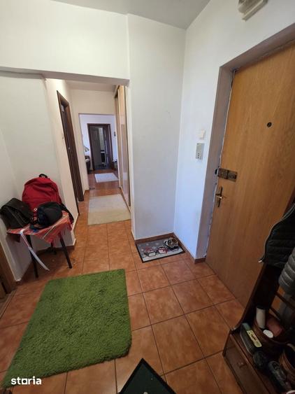 Apartament cu 3 camere semidecomandat în Vatra Luminoasă