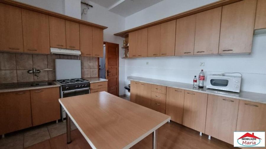 Casă cu 7 camere cu Canalizare în Semicentral