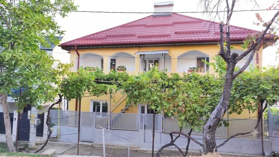 Casă cu 4 camere în Gării