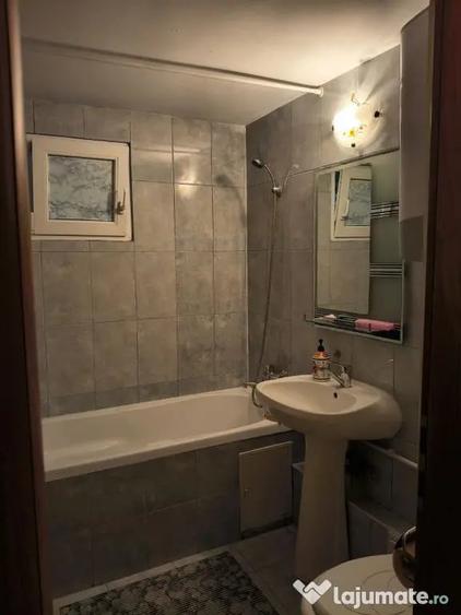 Apartament cu 3 camere decomandat în Lacul Tei