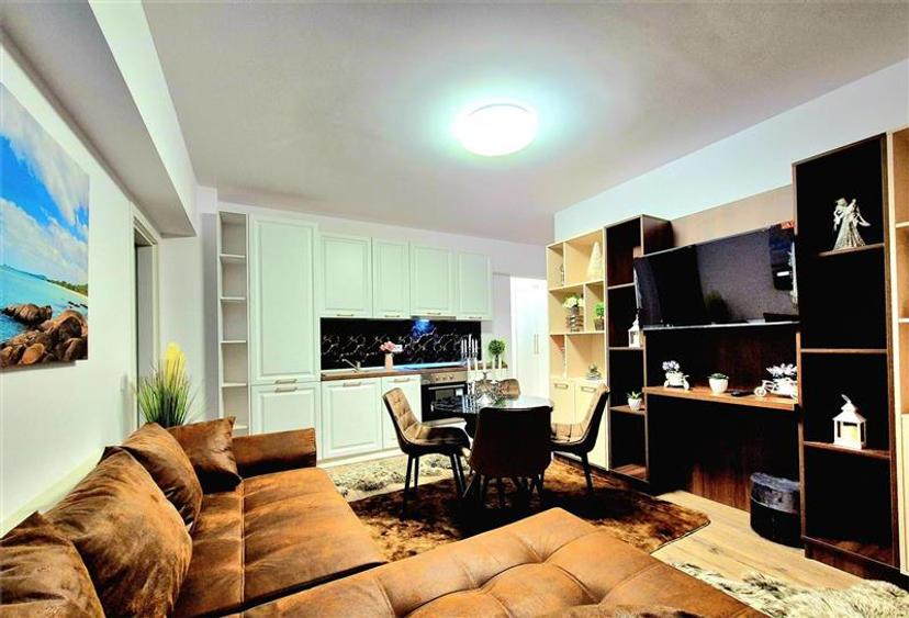 Apartament cu 3 camere decomandat în Aroneanu