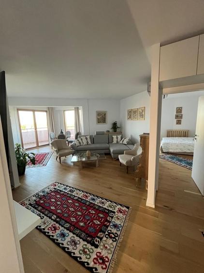 Apartament cu 3 camere semidecomandat, mobilat în P-ta Presei Libere