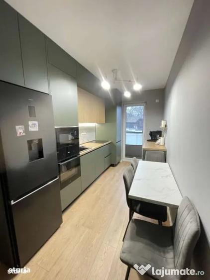 Apartament cu 3 camere semidecomandat în Central