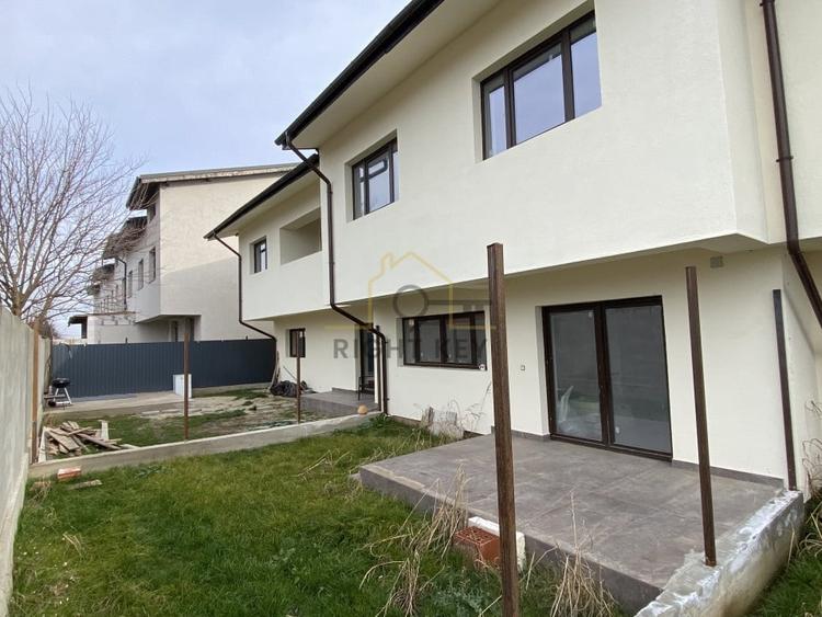 Casă cu 4 camere cu Canalizare în Domnești