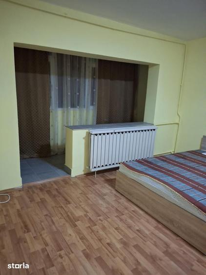 Garsonieră decomandată în Tei