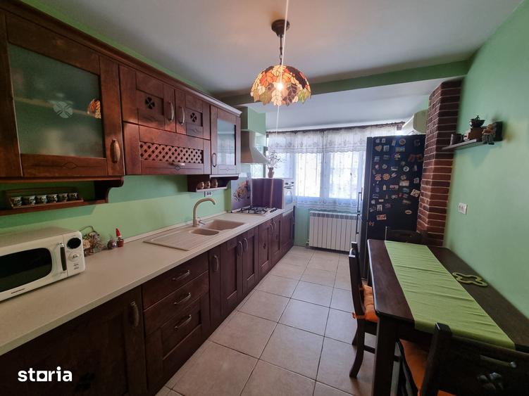 Apartament cu 3 camere în Vatra Luminoasă