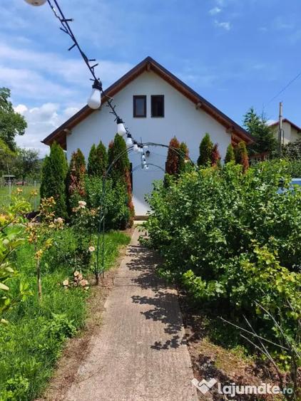 Casă cu 3 camere în Breaza de Sus