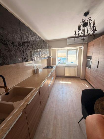 Apartament cu 3 camere decomandat în Victoriei
