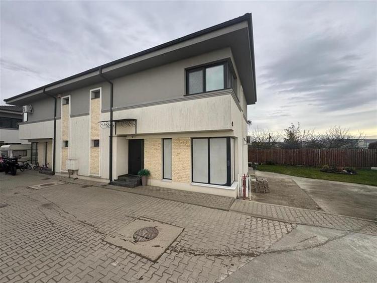 Duplex cu 4 camere cu Canalizare în Sub Coastă