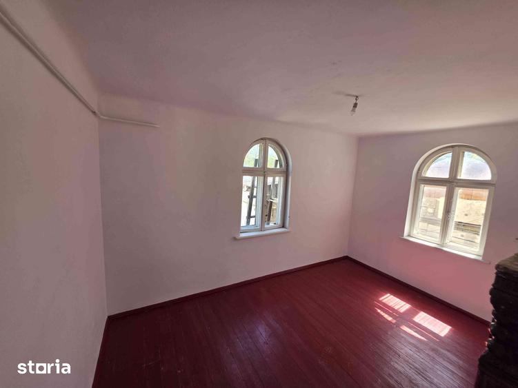 Casă cu 4 camere cu Teren 600 Mp în Central