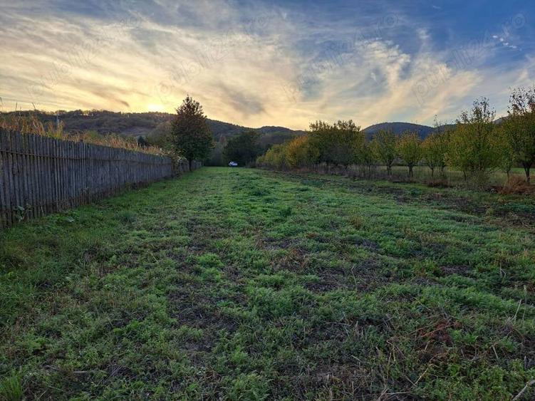 Teren de 1815 mp, în Măneciu