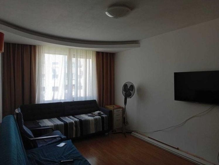 Apartament cu 3 camere decomandat în Ștefan cel Mare