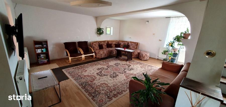 Casă cu 6 camere cu Teren 1000 Mp în Iosia