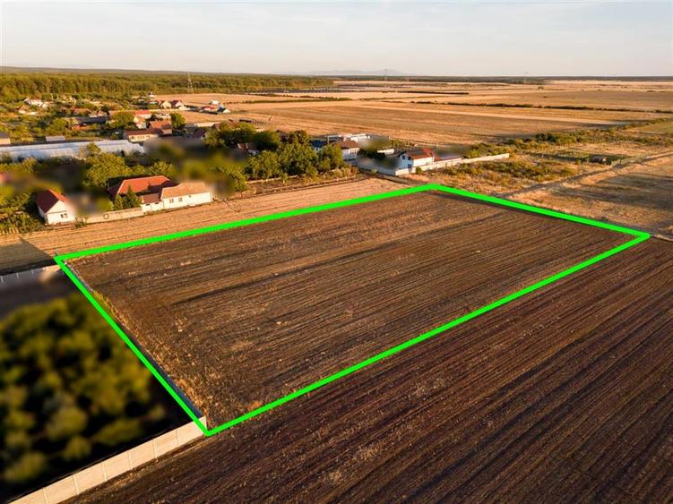 Teren intravilan de 5853 mp, în Gepiu