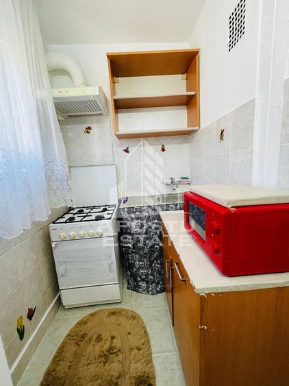 Garsonieră decomandată în 6 Vânători