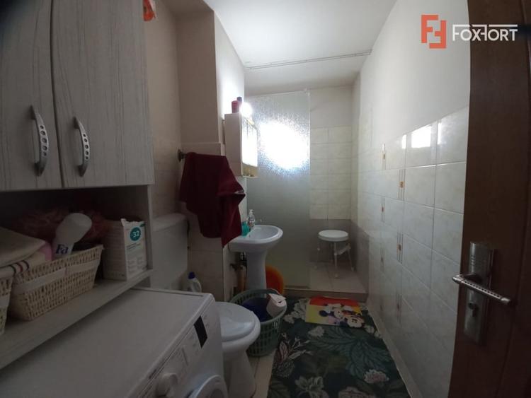 Apartament cu 3 camere semidecomandat, mobilat în Lipovei